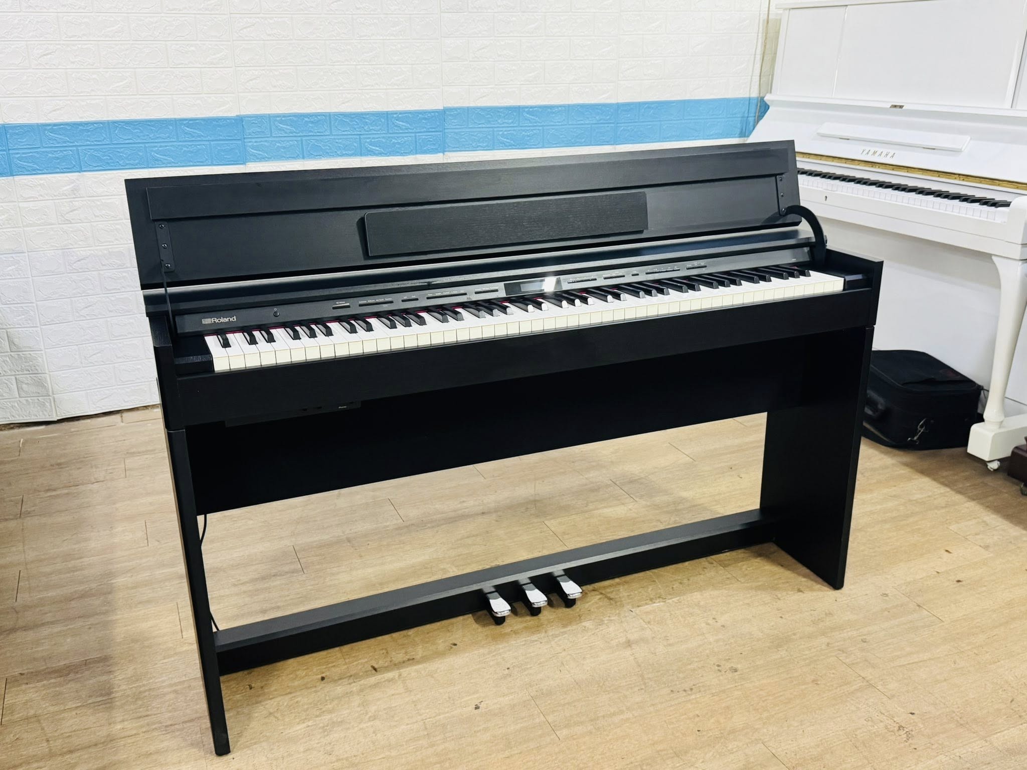 Đàn Piano Điện Roland DP603