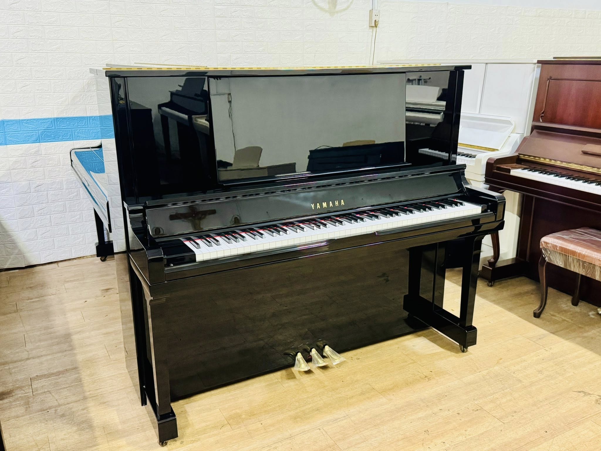Đàn Piano Cơ Yamaha UX30BL