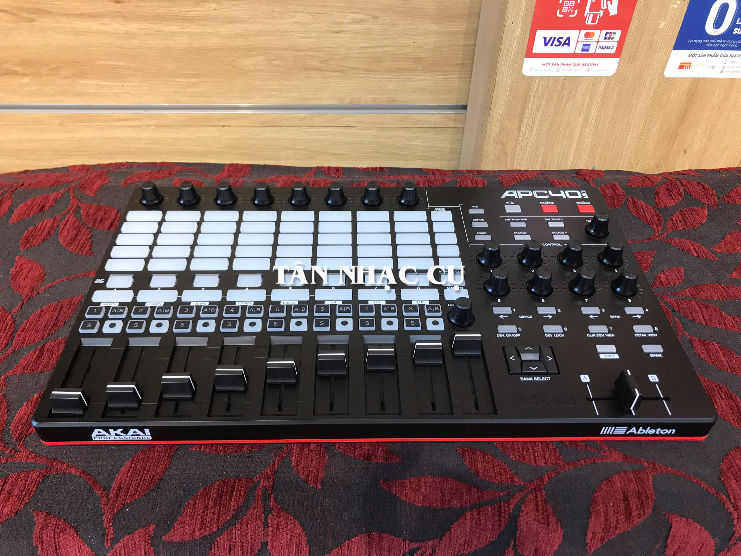 MIDI Pad Controller Akai APC40 MKII