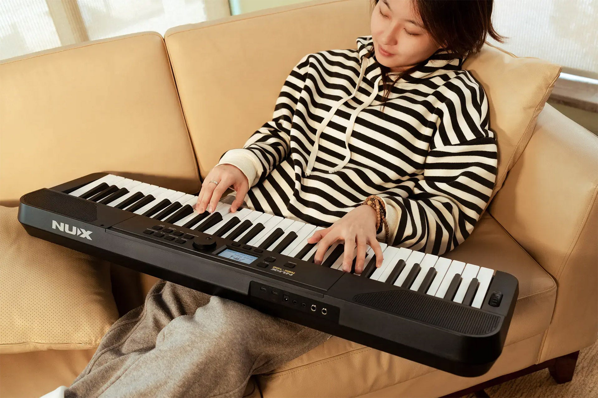 Đàn Organ Nux NEK100, Black