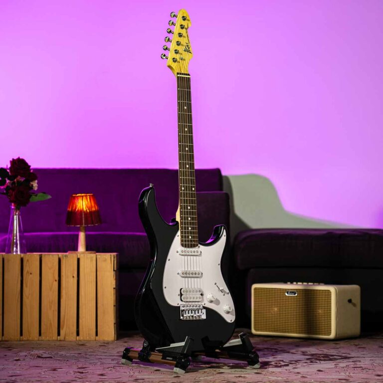 Đàn Guitar Điện Peavey Raptor Plus HSS Electric Guitar, Rosewood Fingerboard, Black