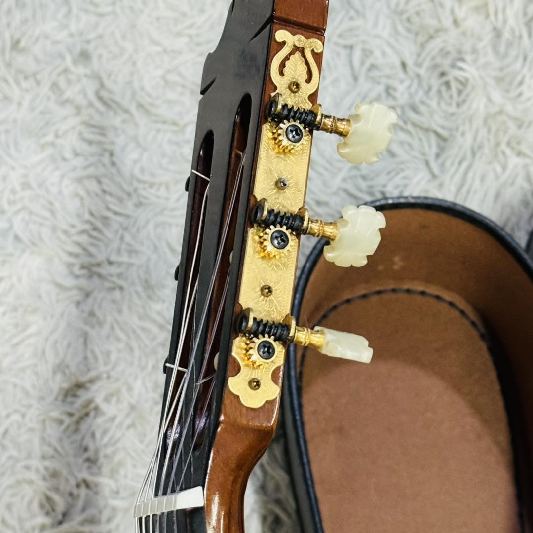 Đàn Guitar Classic Yamaha C 300