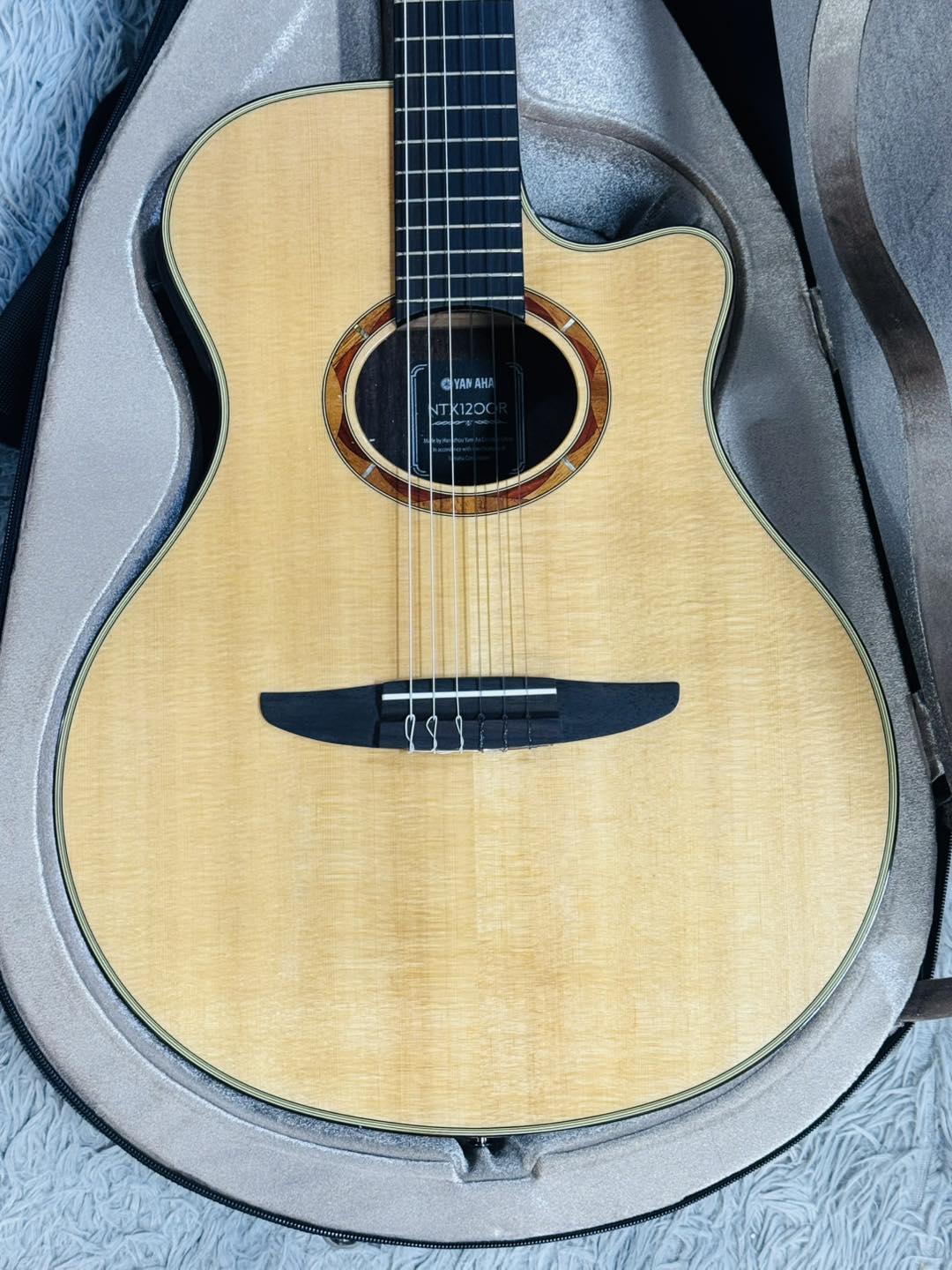 Đàn Guitar Classic Yamaha NTX1200R