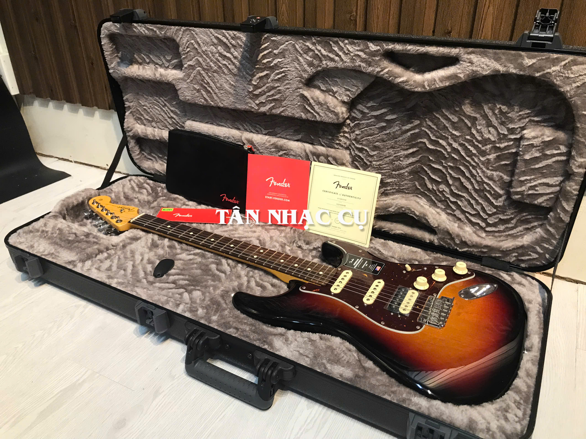 Fender American Professional II Stratocaster® HSS - 3 Color Sunburst
