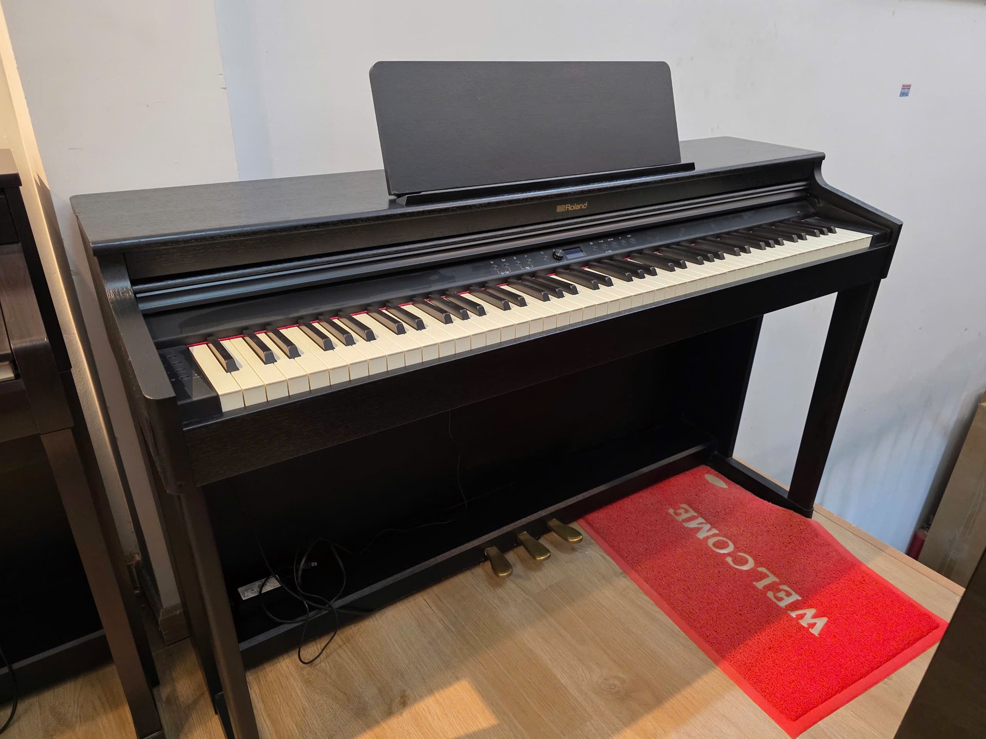 Đàn Piano Điện Roland RP701, Qua Sử Dụng