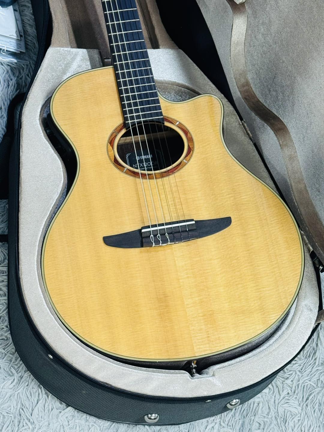 Đàn Guitar Classic Yamaha NTX1200R