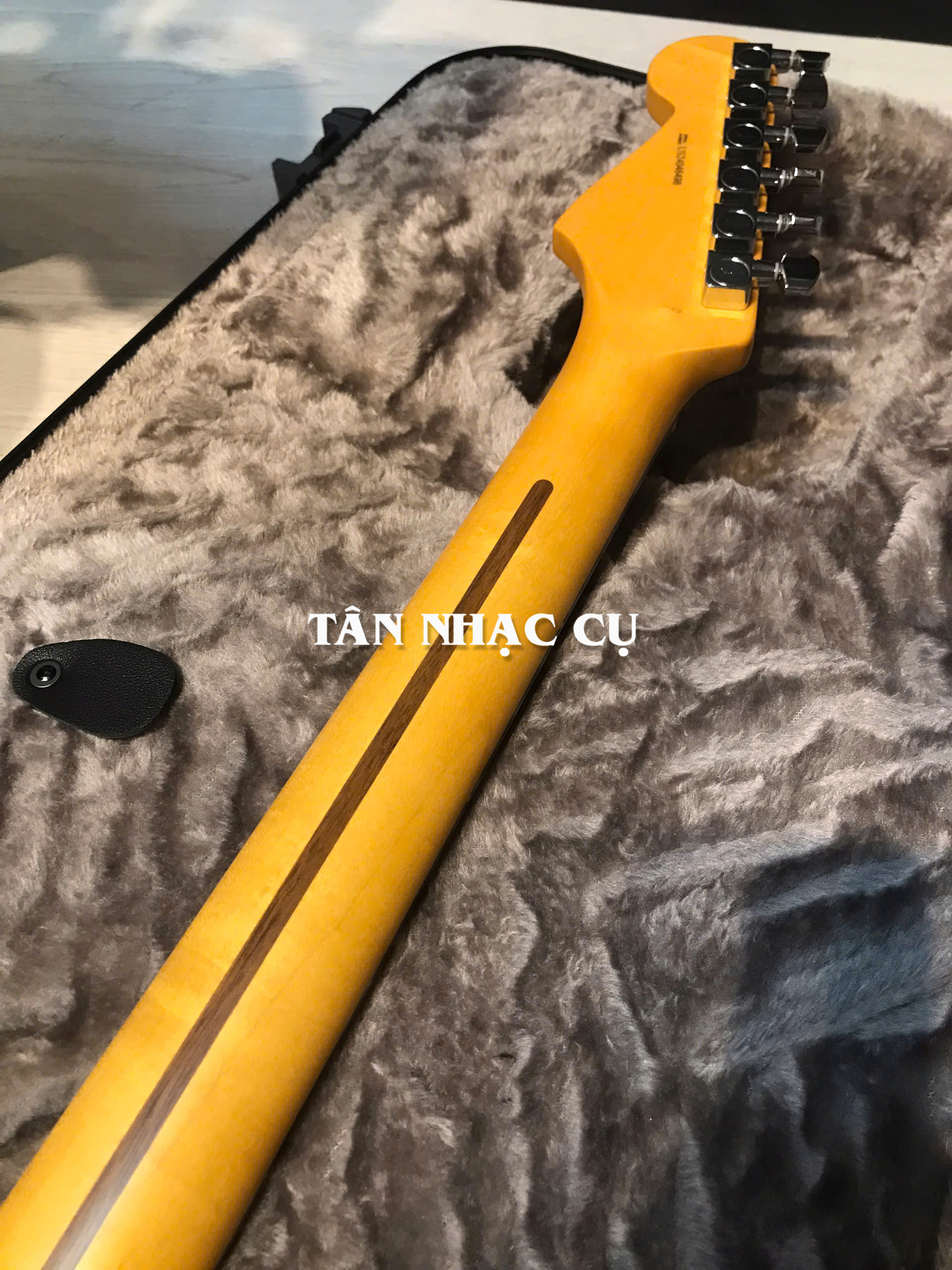 Fender American Professional II Stratocaster® HSS - 3 Color Sunburst
