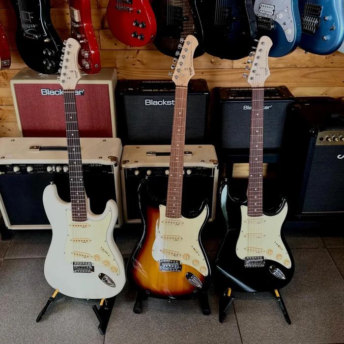 Đàn Guitar Điện Sqoe SEST200 SSS Electric Guitar,  Rosewood Fingerboard, Black