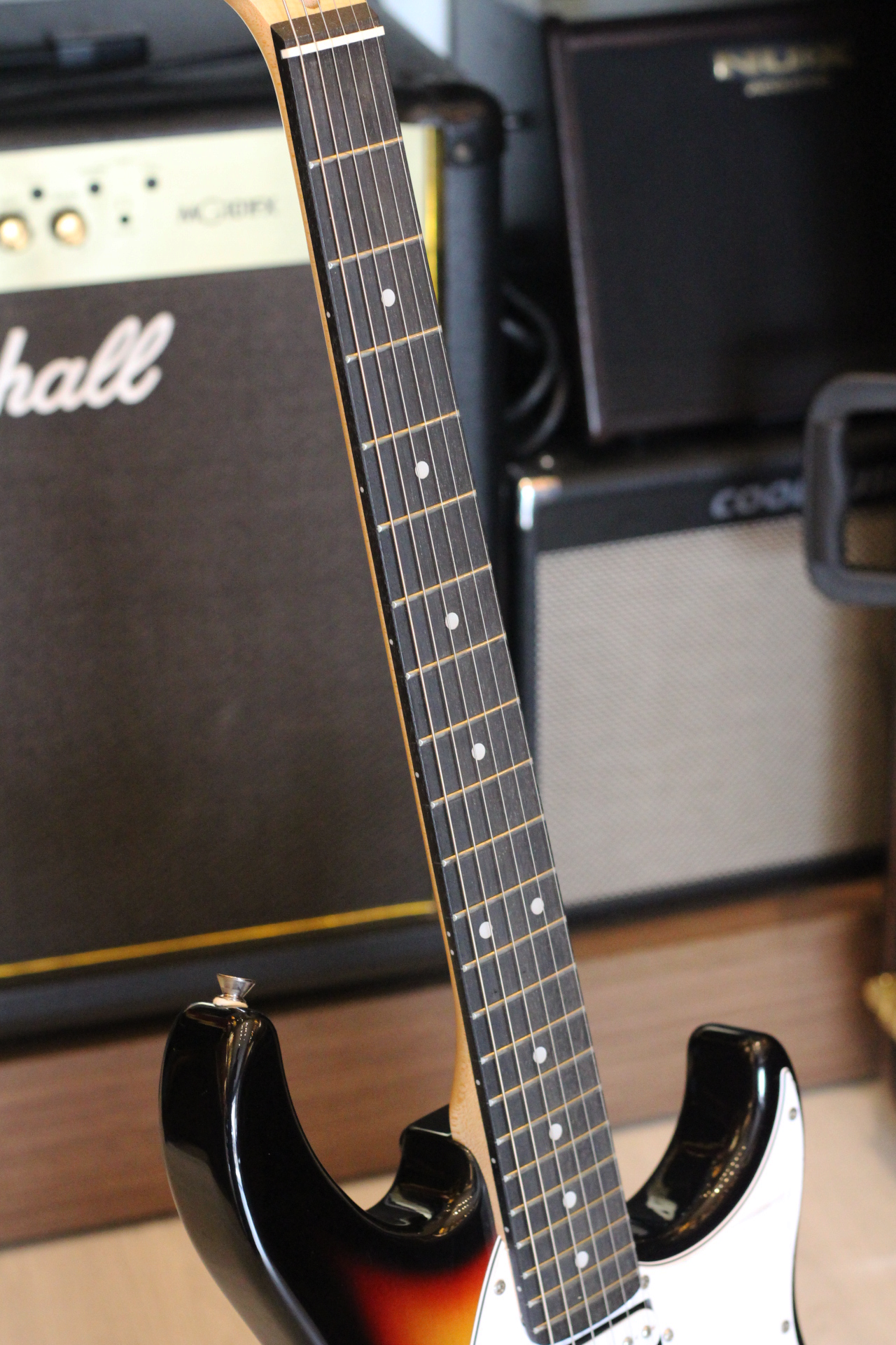 Đàn Guitar Điện Peavey Raptor Plus HSH Electric Guitar, Rosewood Fingerboard, Sunburst