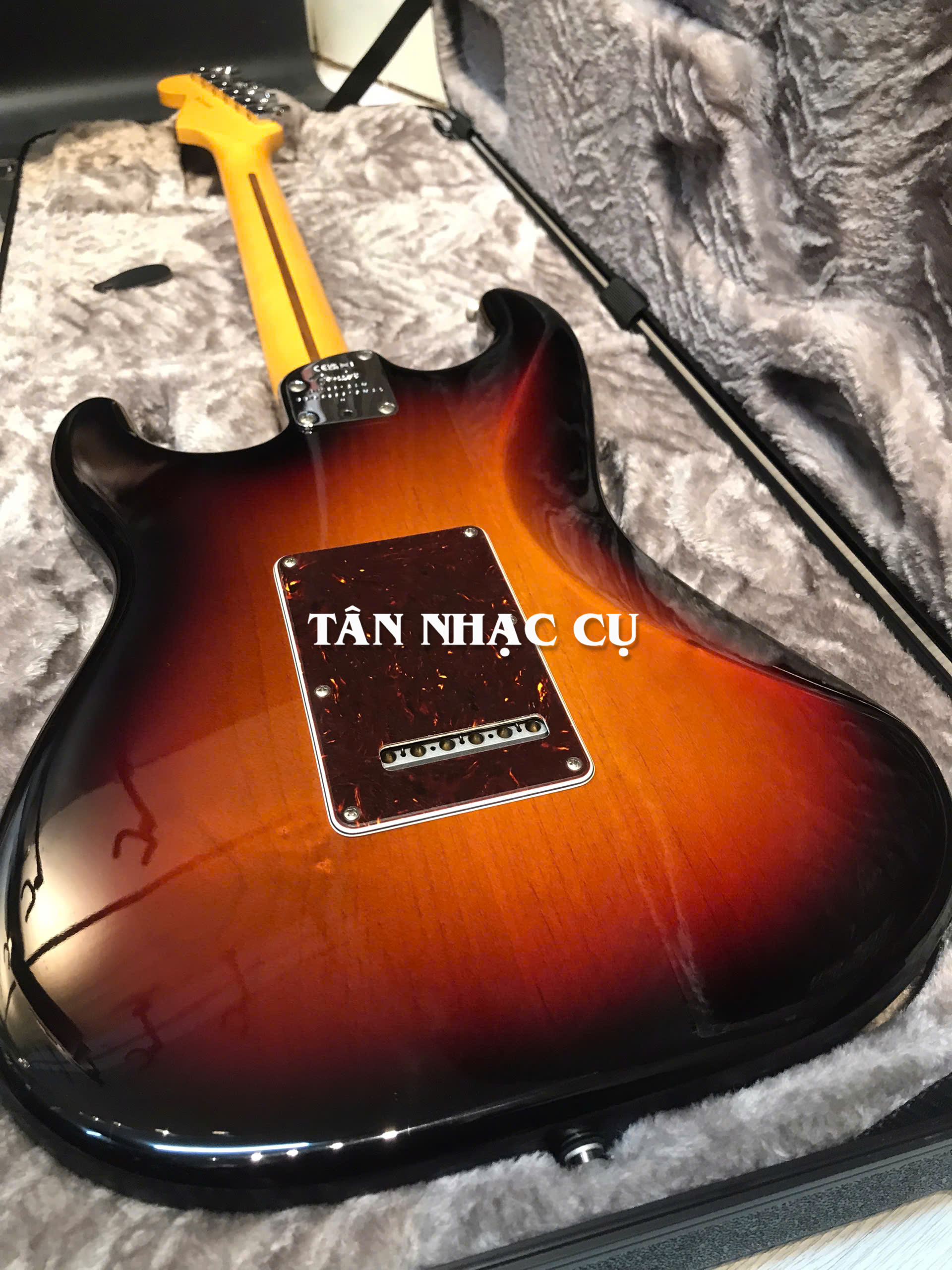 Fender American Professional II Stratocaster® HSS - 3 Color Sunburst

