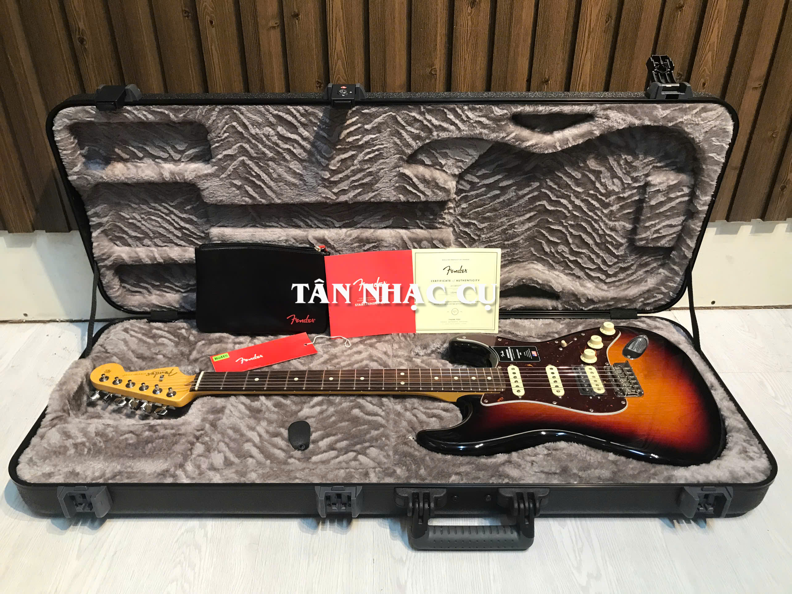 Fender American Professional II Stratocaster® HSS - 3 Color Sunburst
