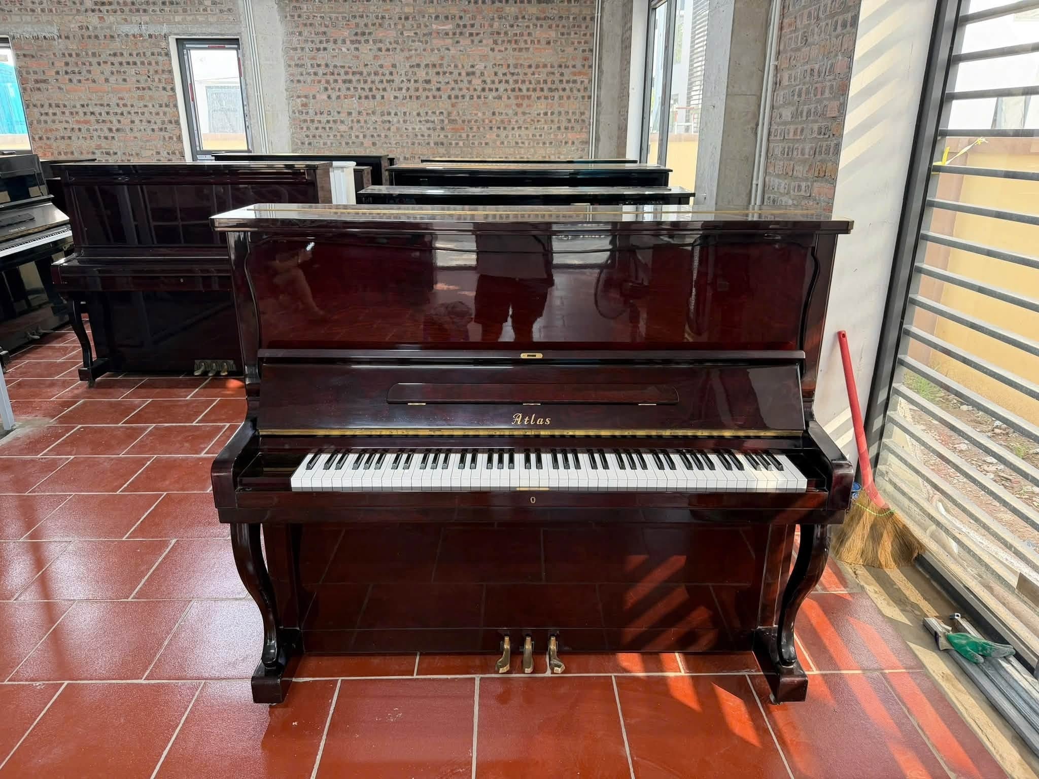 Đàn Piano Cơ Upright Atlas A55M