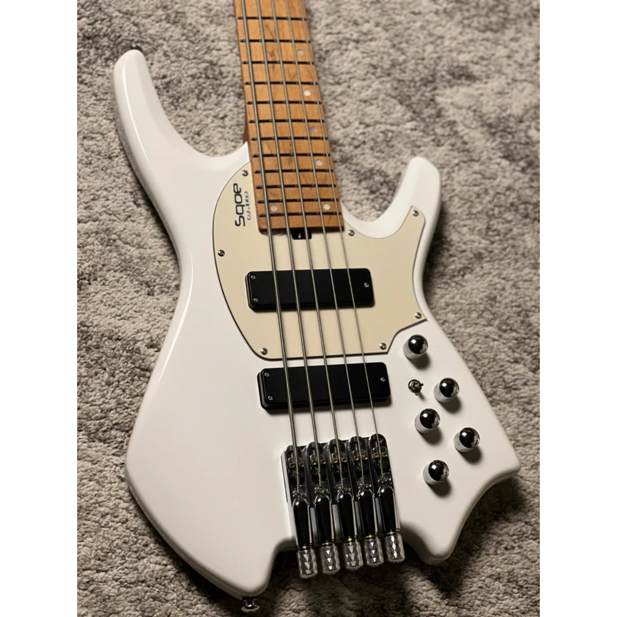 Đàn Guitar Bass 5 Dây Sqoe SBWT750, Pearl White