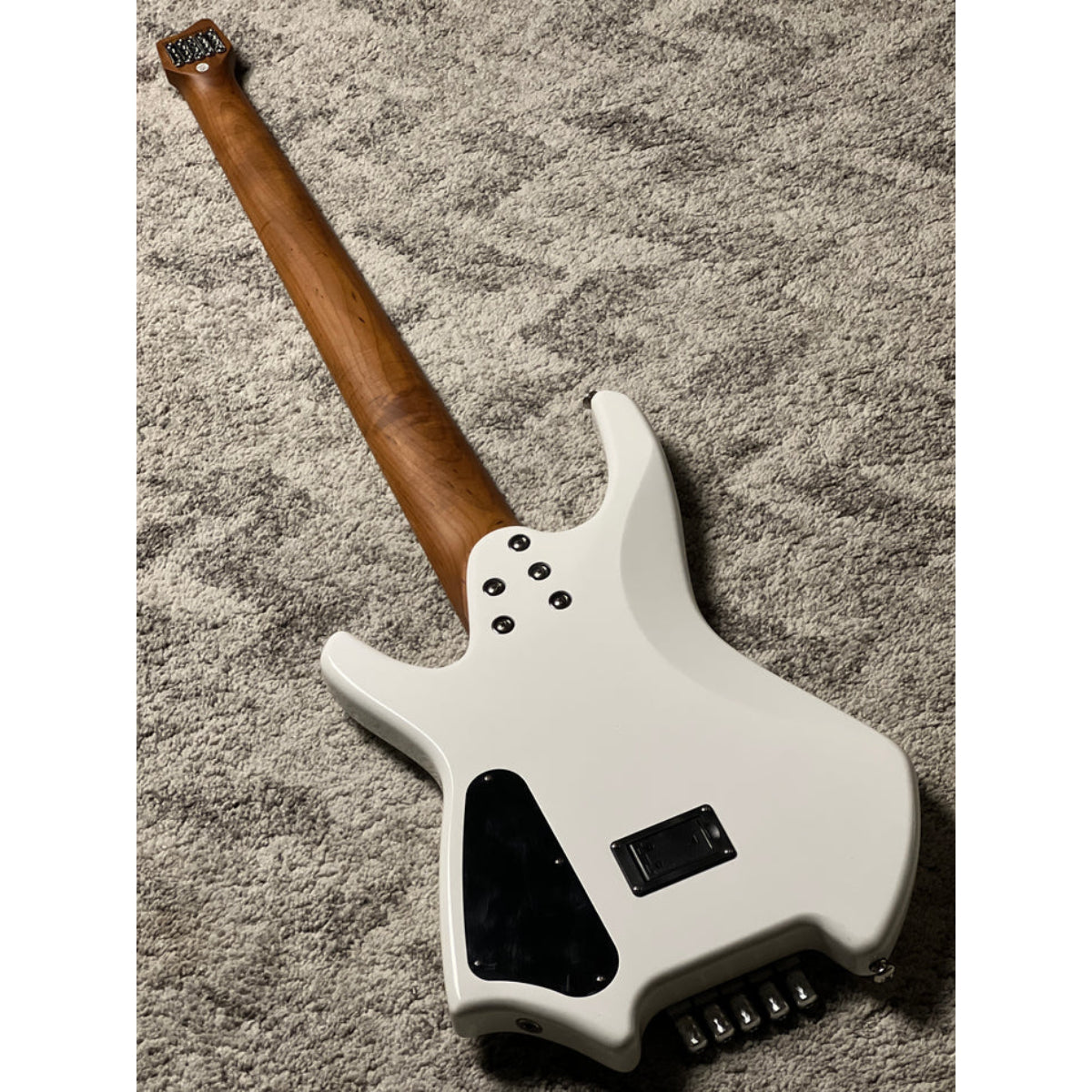 Đàn Guitar Bass 5 Dây Sqoe SBWT750, Pearl White