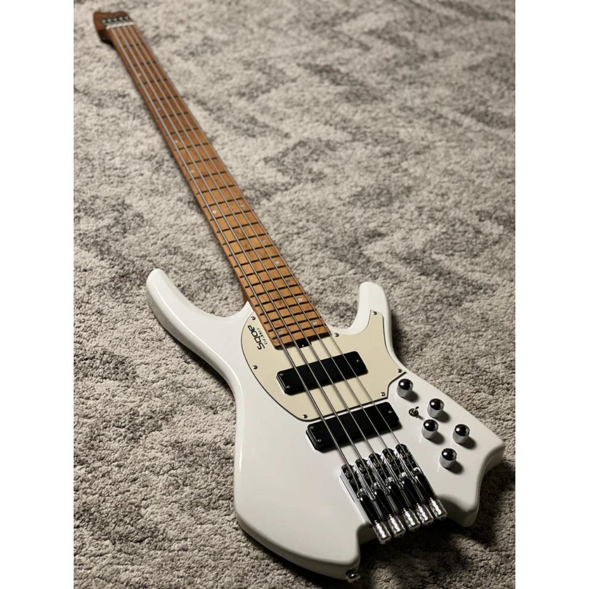 Đàn Guitar Bass 5 Dây Sqoe SBWT750, Pearl White