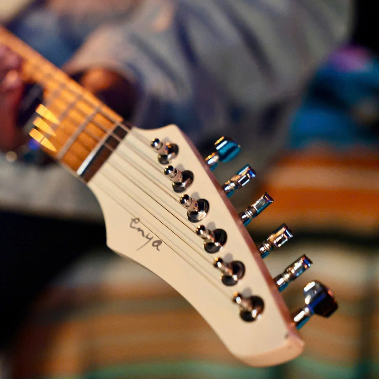 Đàn Guitar Điện Enya Inspire, Ivory