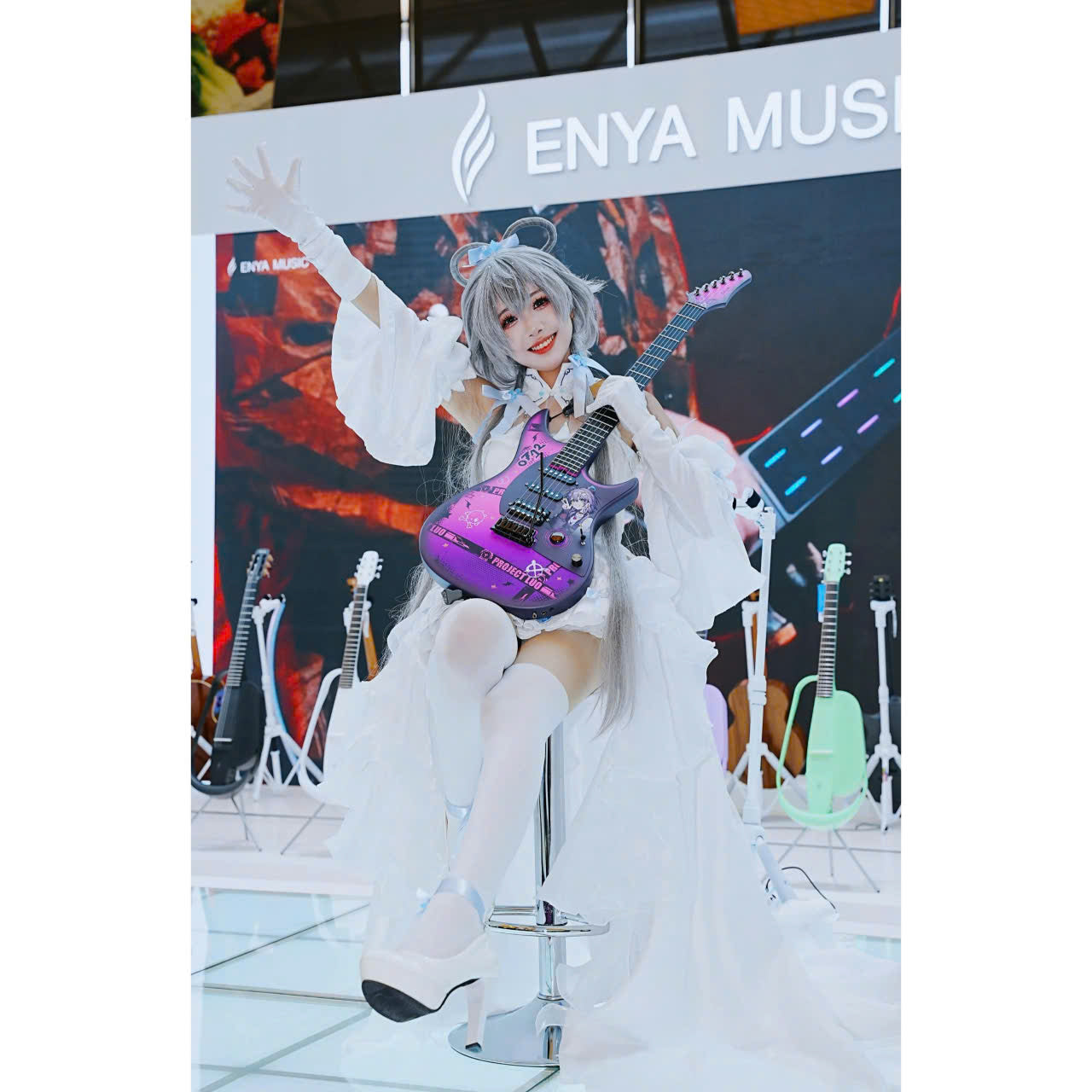 Đàn Guitar Điện Enya Inspire, Luo Tianyi