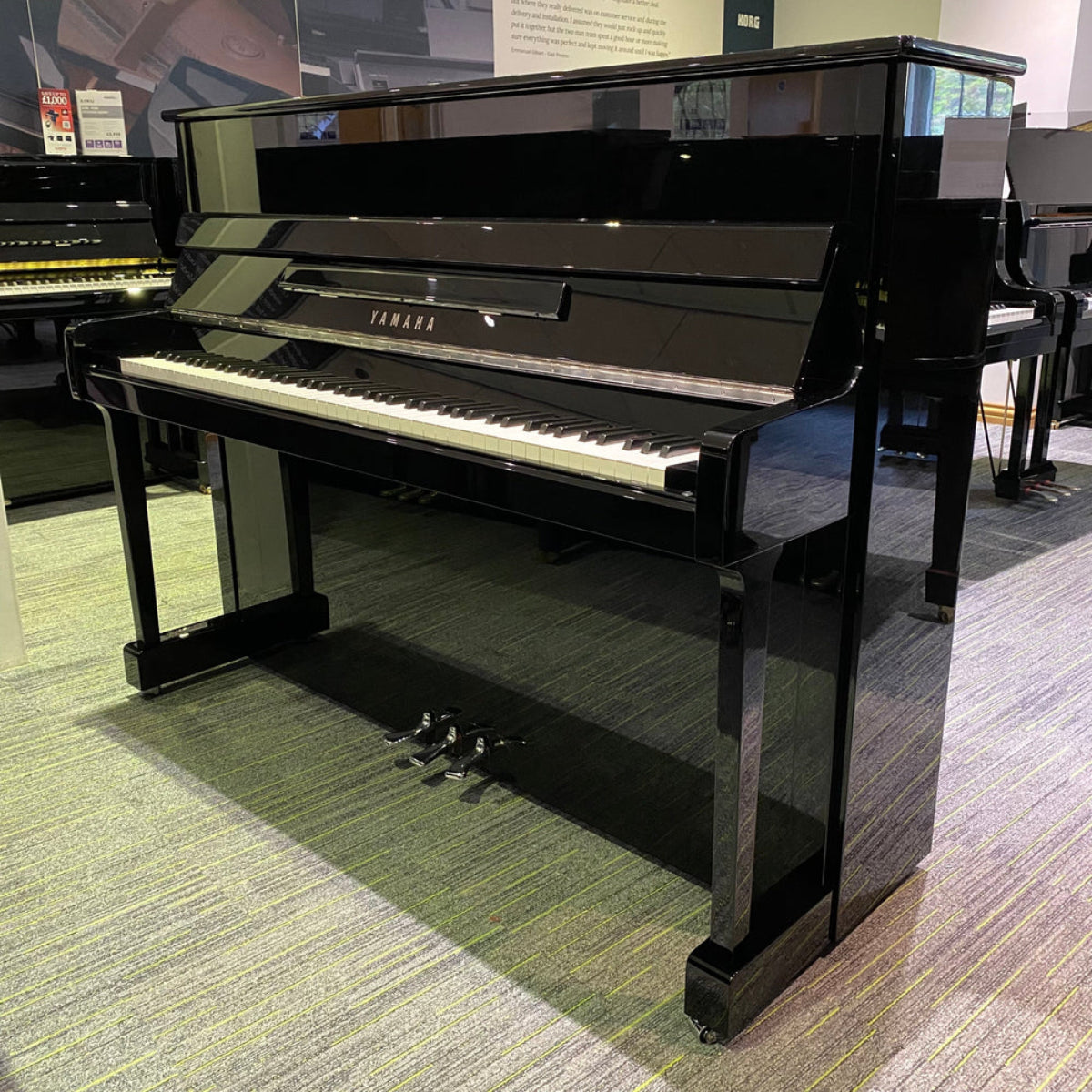 Đàn Piano Cơ Upright Yamaha P116, Polished Ebony Chrome