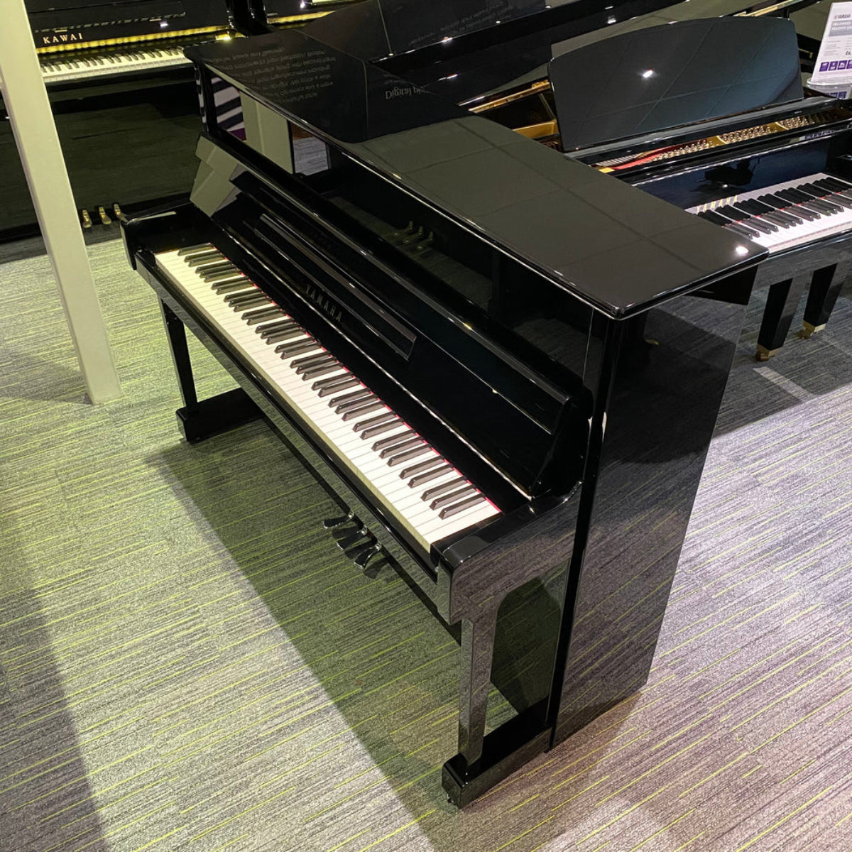 Đàn Piano Cơ Upright Yamaha P116, Polished Ebony Chrome