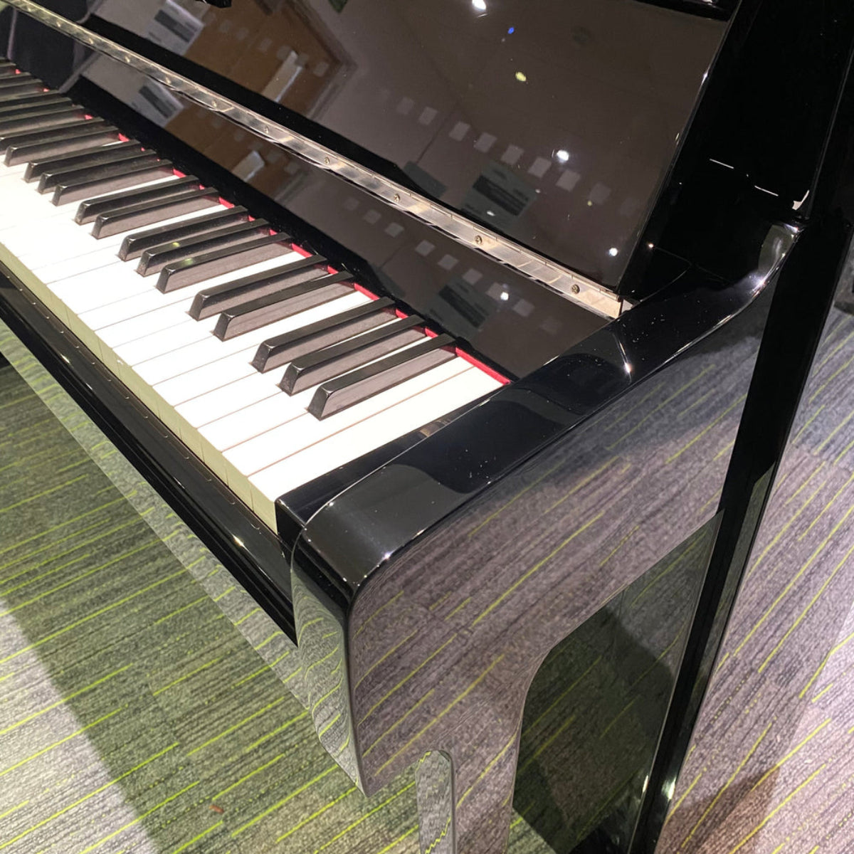 Đàn Piano Cơ Upright Yamaha P116, Polished Ebony Chrome
