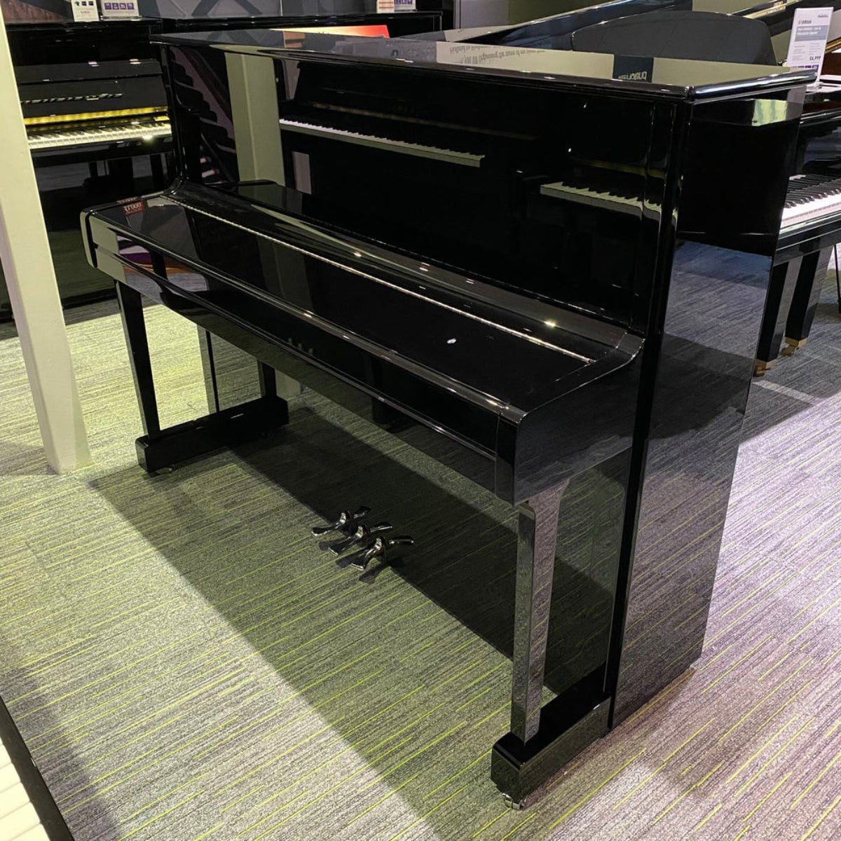 Đàn Piano Cơ Upright Yamaha P116, Polished Ebony Chrome