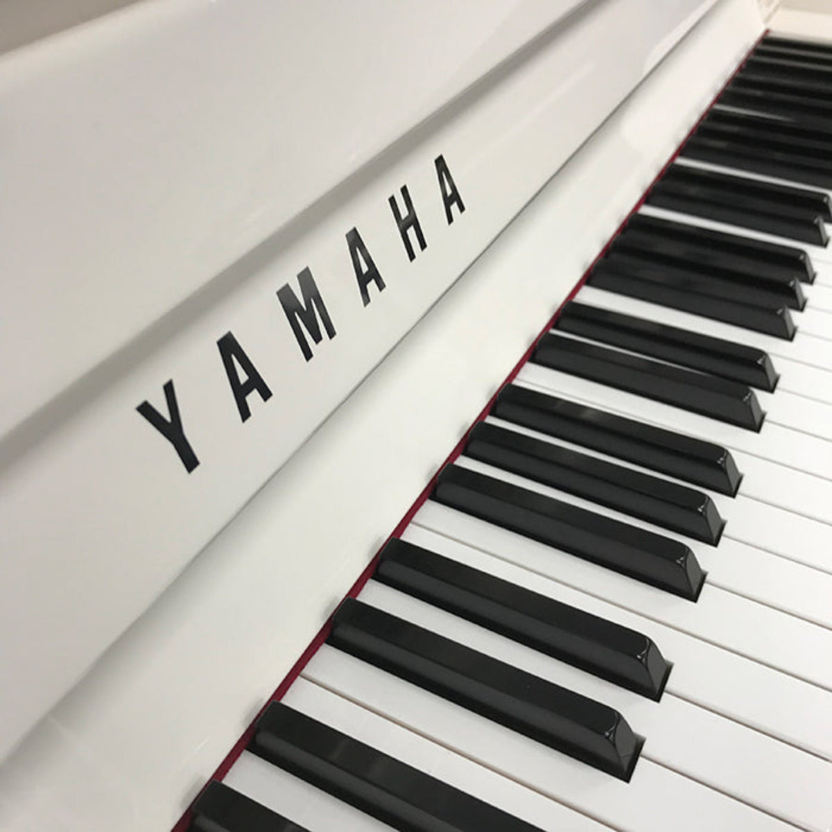 Đàn Piano Cơ Upright Yamaha P116, Polished White