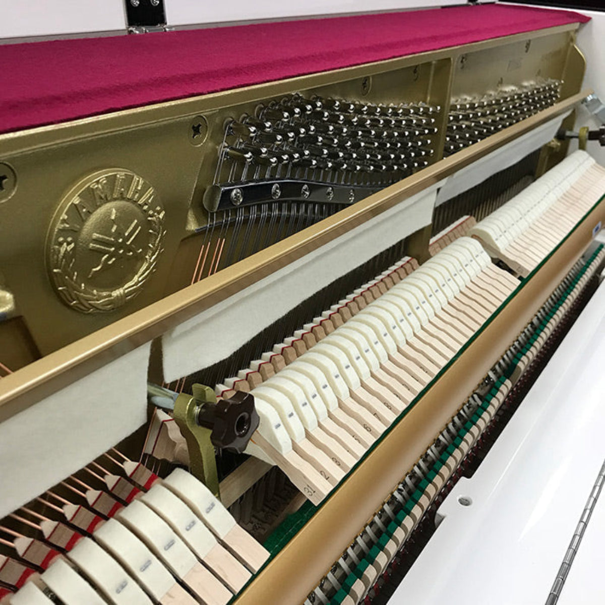 Đàn Piano Cơ Upright Yamaha P116, Polished White