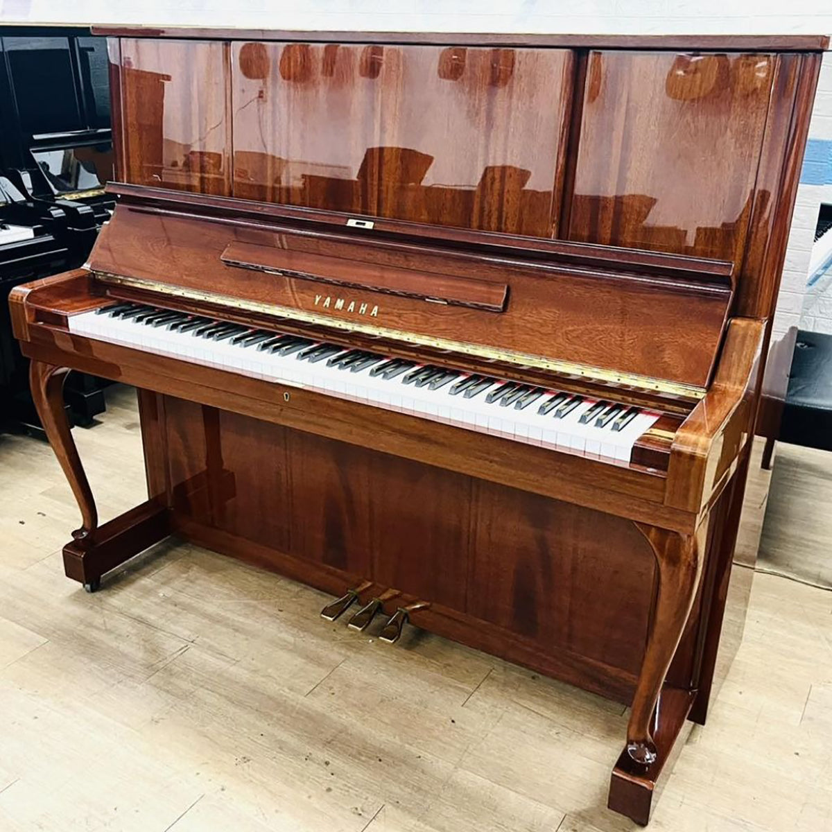 Đàn Piano Cơ Yamaha W106