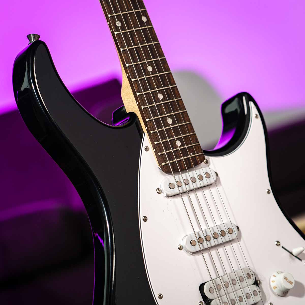 Đàn Guitar Điện Peavey Raptor Plus HSS Electric Guitar, Rosewood Fingerboard, Black