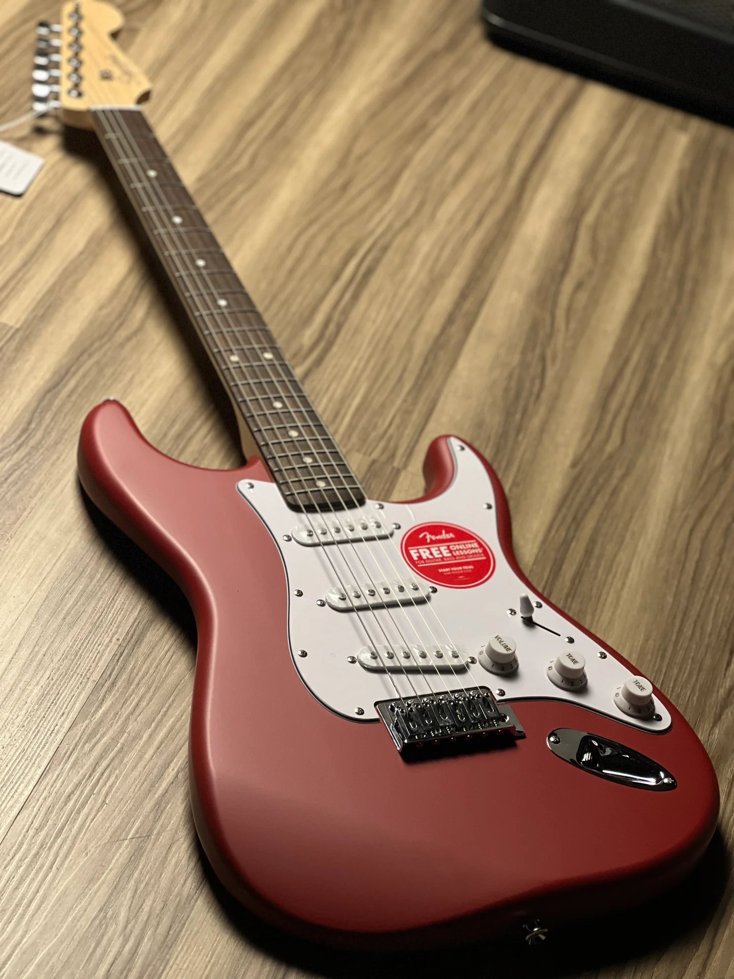 Đàn Guitar Điện Squier Debut Stratocaster SSS Electric Guitar, Laurel Fingerboard, Dakota Red #0379670554