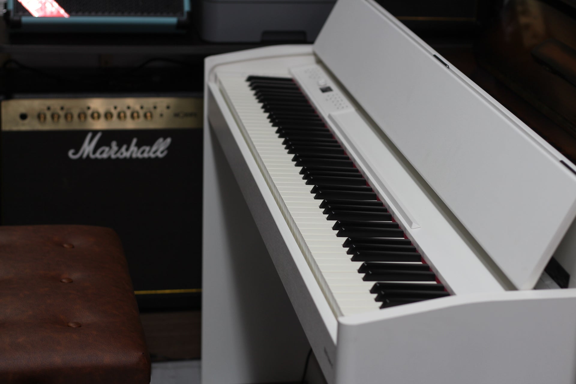 Đàn Piano Điện Roland F701 White Hàng Trưng Bày