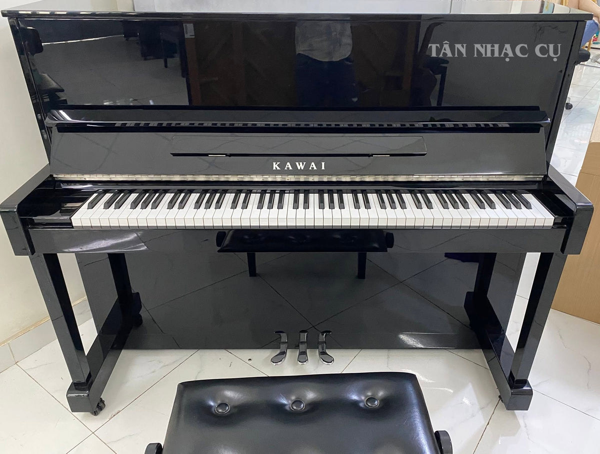 toàn cảnh đàn piano KAWAI ND21 nắp mở, màu đen bóng polished ebony, chụp trực diện tại showroom Tân Nhạc Cụ
