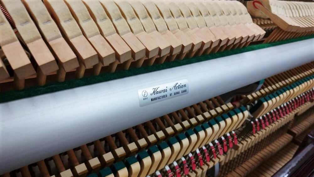 Đàn Piano Cơ Upright Kawai BL61
