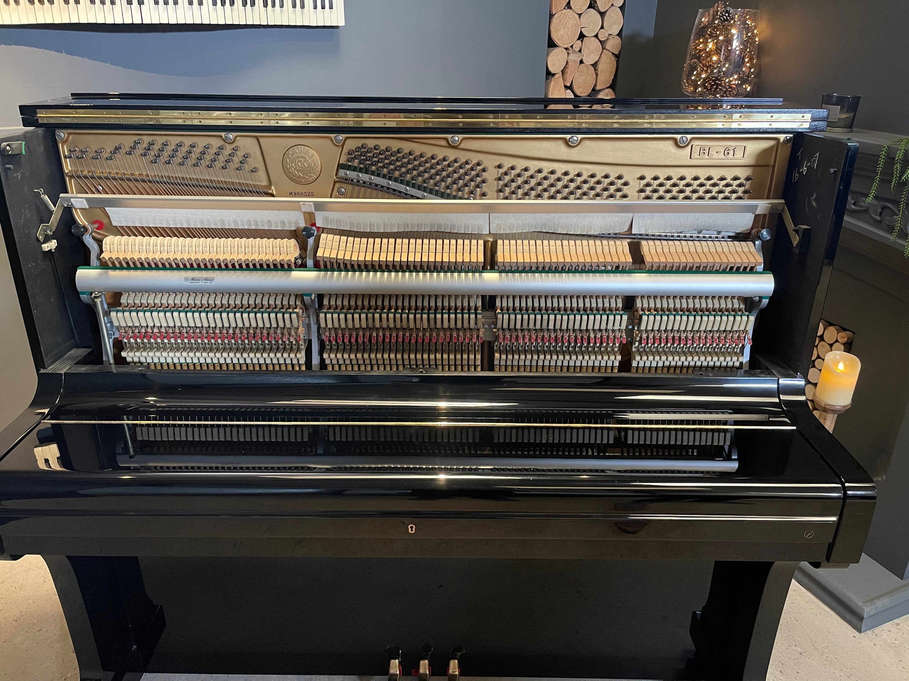 Đàn Piano Cơ Upright Kawai BL61