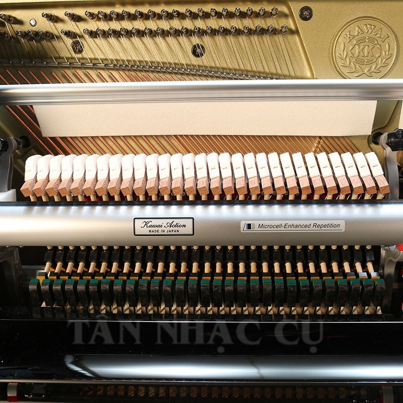 Bộ máy bên trong đàn piano KAWAI K300 cũ, màu đen bóng, bộ máy sáng bóng, mới tinh, búa đàn đều, gần như chưa qua sử dụng
