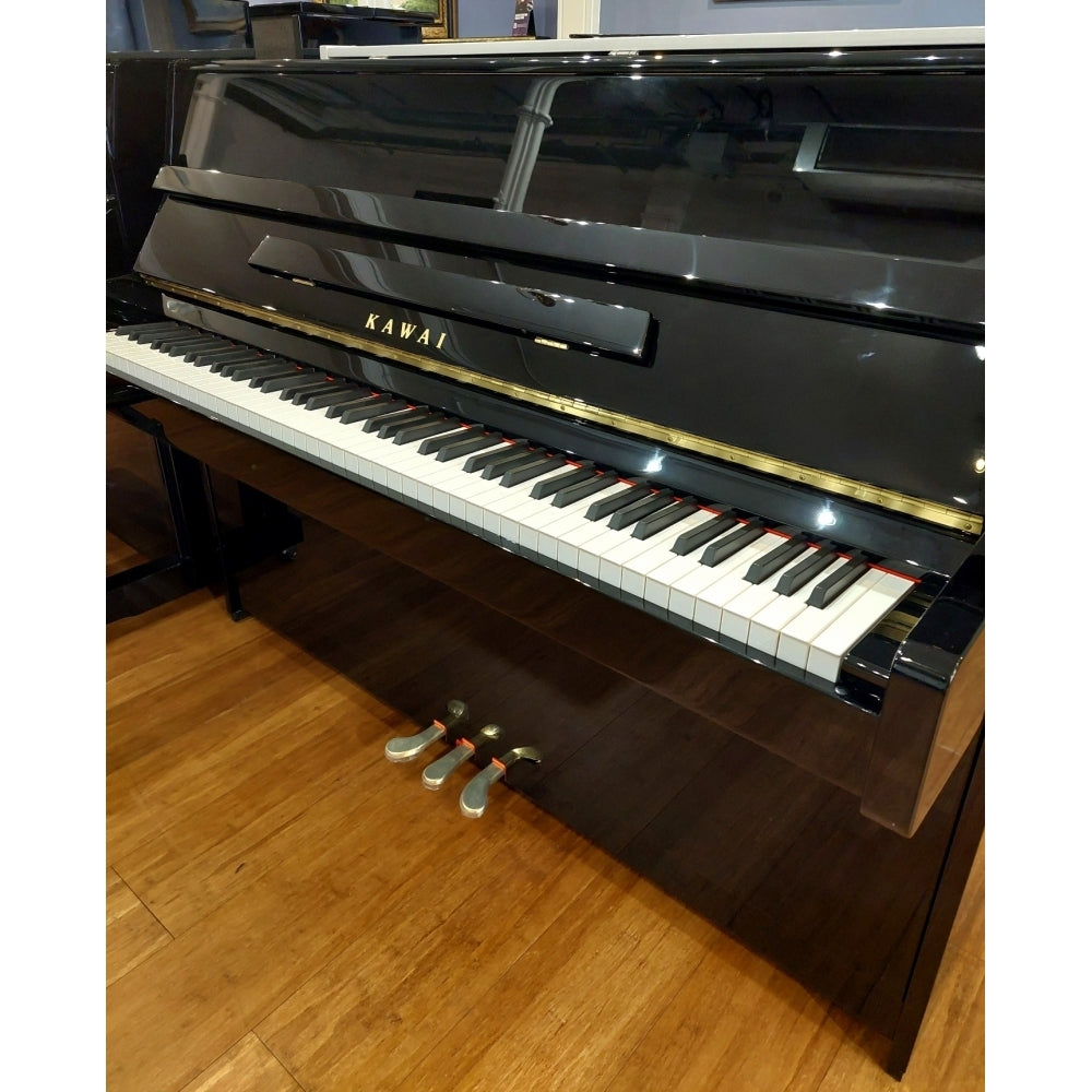 Cận cảnh đàn piano KAWAI K15E