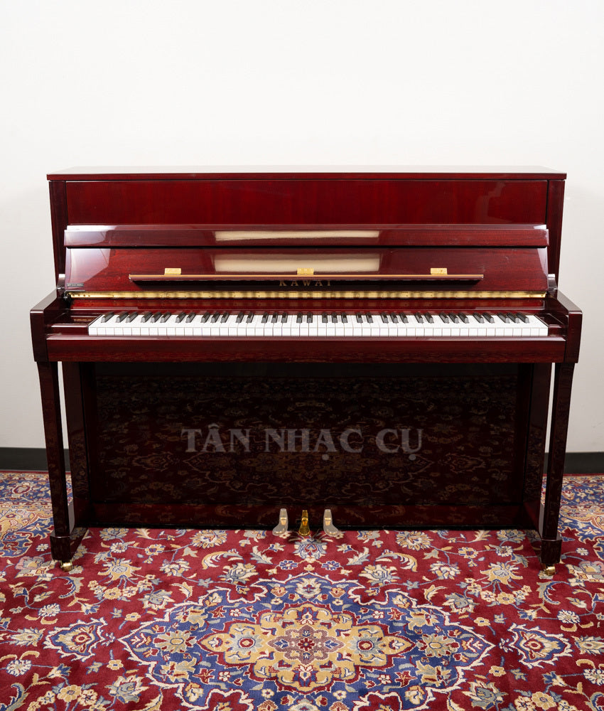 Toàn cảnh đàn piano KAWAI K200 màu gỗ gụ Mahogany Polished, mở nắp, chính diện tại nhà khách hàng tiếp theo của Tân Nhạc Cụ