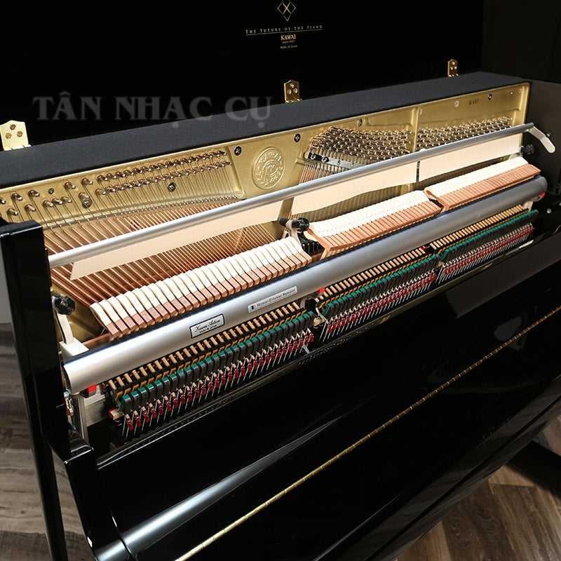 Toàn cảnh bộ máy bên trong đàn piano KAWAI K400, bộ máy sáng bóng, búa mới tinh, đồng đều, bộ máy mới tinh, tại showroom Tân Nhạc Cụ