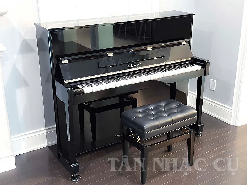 Toàn cảnh đàn piano Kawai ND21 tại nhà khách hàng của Tân Nhạc Cụ, màu đen bóng polished ebony sang trọng, nghiêng góc bên trái
