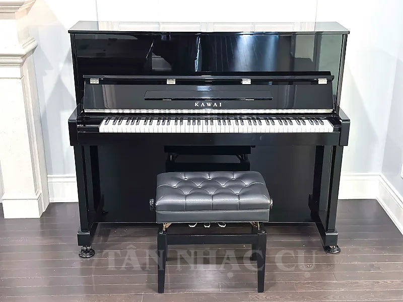 Toàn cảnh đàn piano Kawai ND21 tại nhà khách hàng của Tân Nhạc Cụ, màu đen bóng polished ebony sang trọng, trực diện đàn