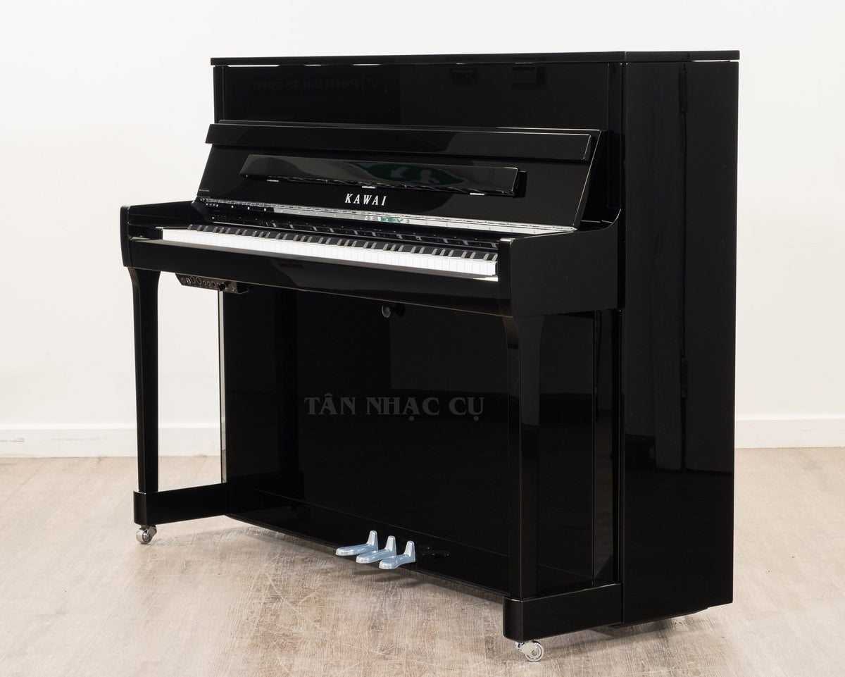 Toàn cảnh đàn piano Kawai ND21 tại showroom Tân Nhạc Cụ, màu đen bóng polished ebony sang trọng