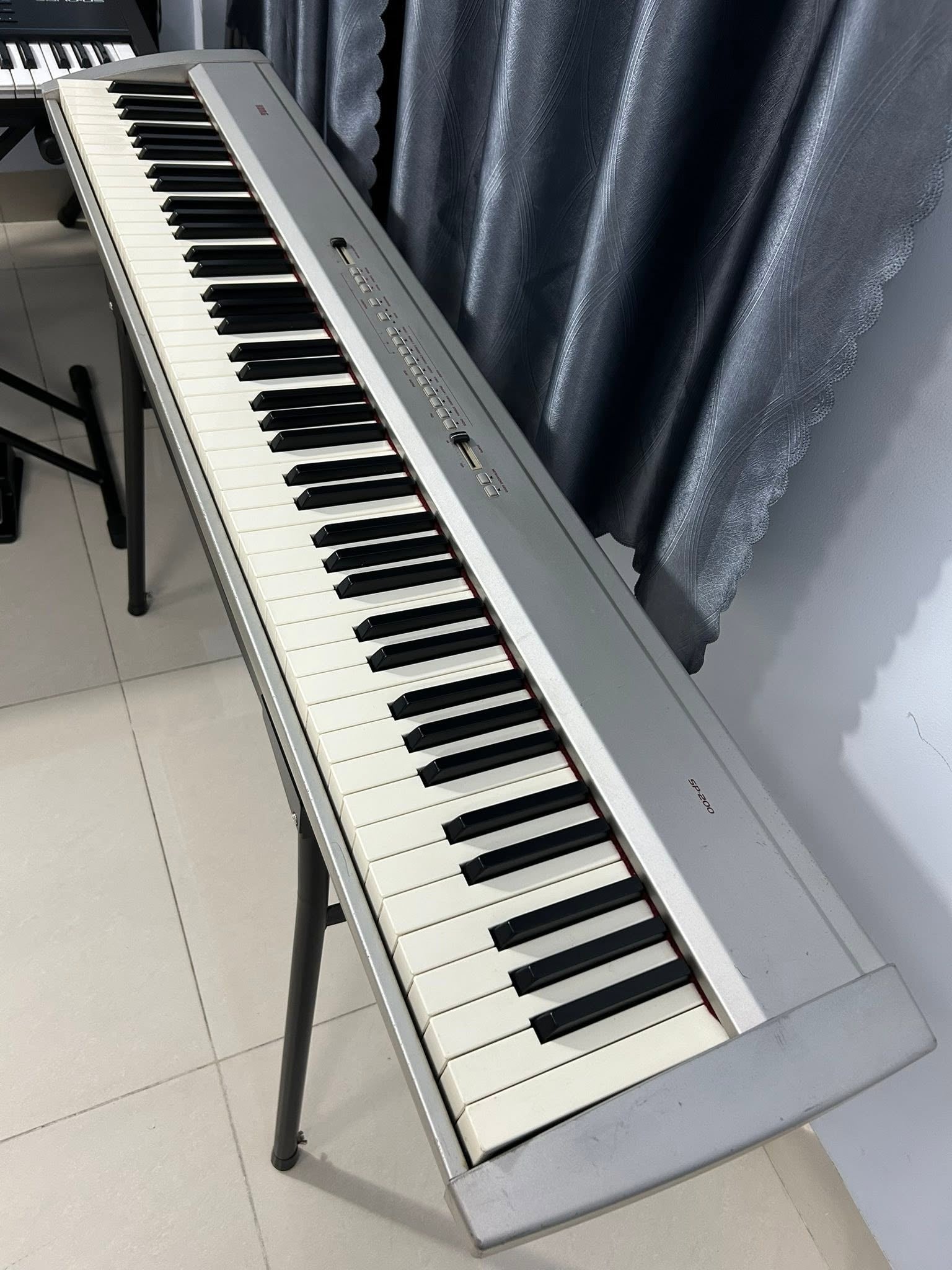 Đàn Piano Điện Korg SP200