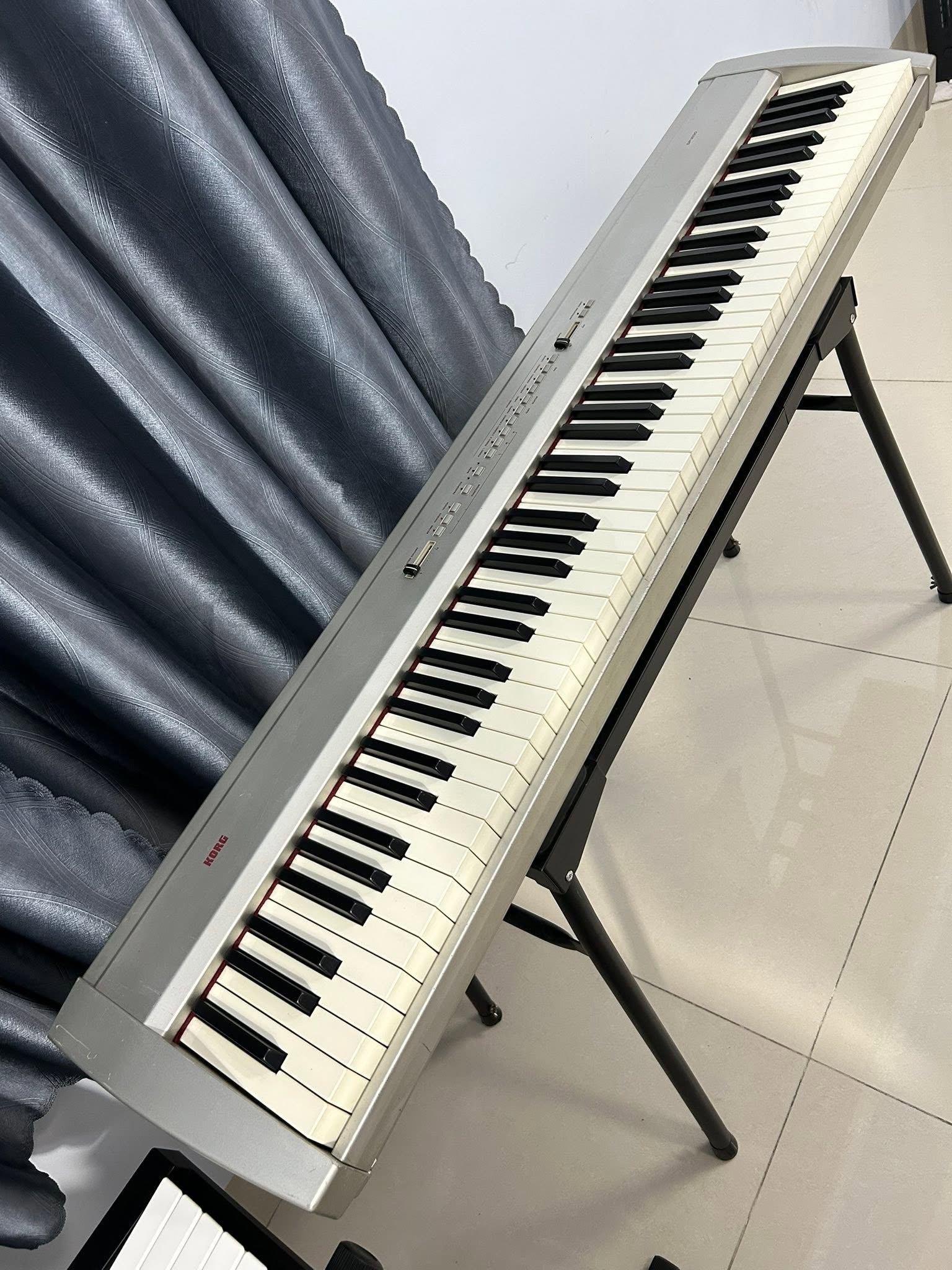 Đàn Piano Điện Korg SP200