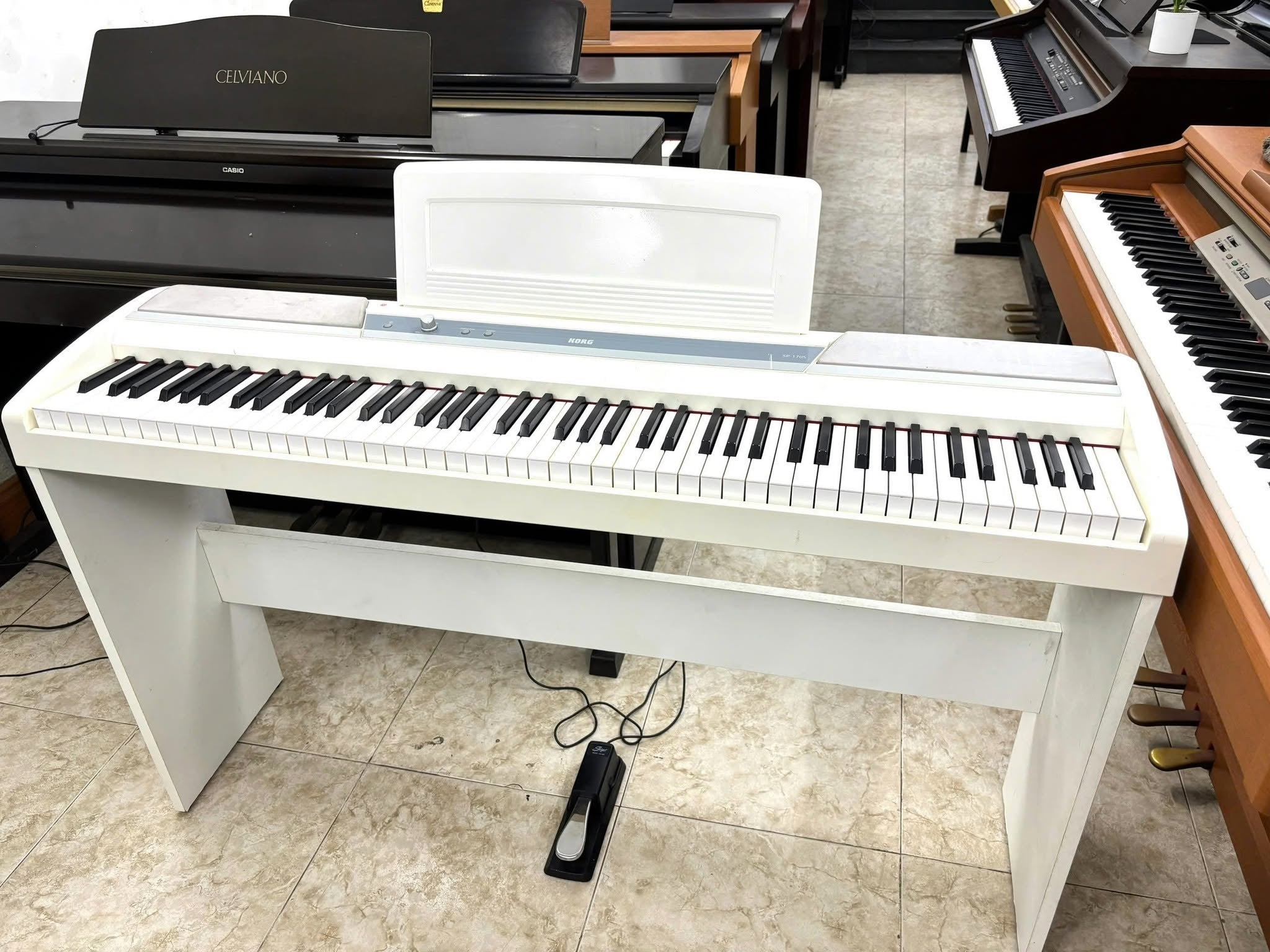 Đàn Piano Điện Korg SP170