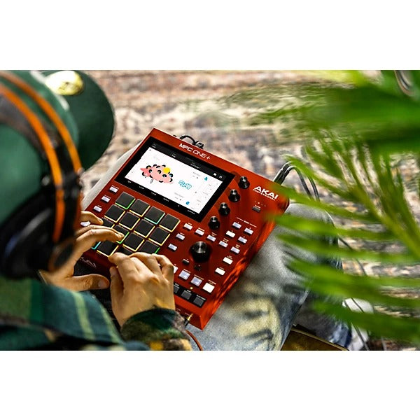 MIDI Pad Controller Akai MPC ONE+ Standalone Sampler and Sequencer
