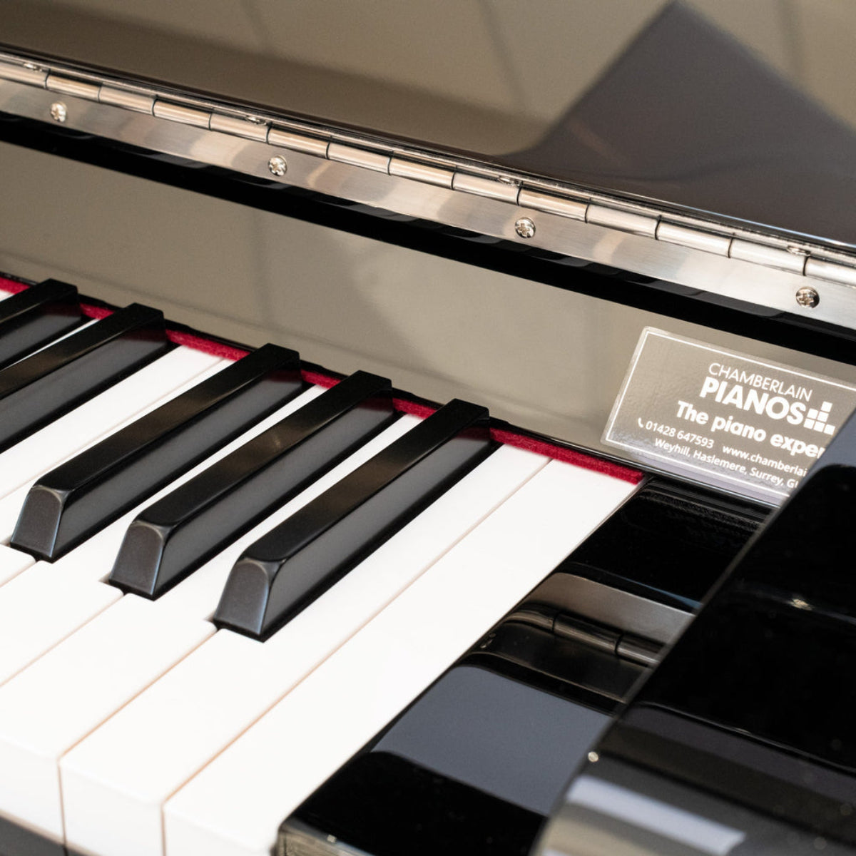 Đàn Piano Cơ Upright Yamaha P121, Polished Ebony