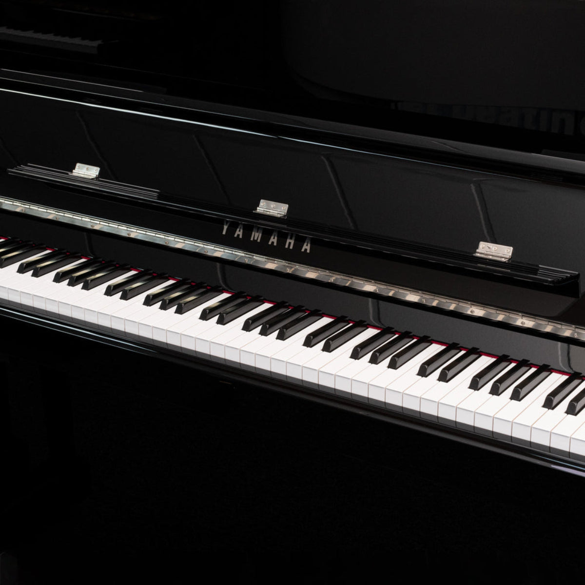 Đàn Piano Cơ Upright Yamaha P121, Polished Ebony