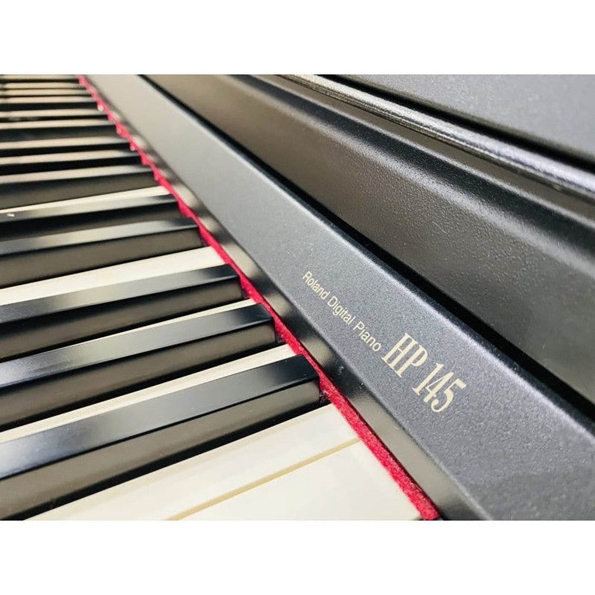  Roland HP145