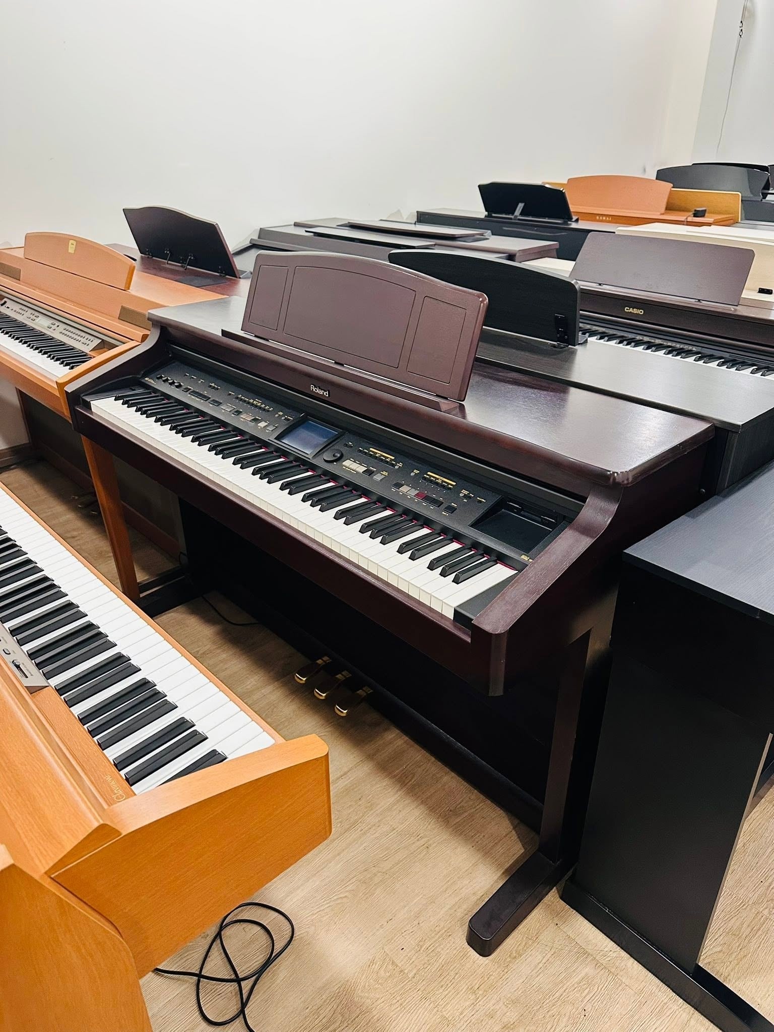 Đàn Piano Điện Roland KR577