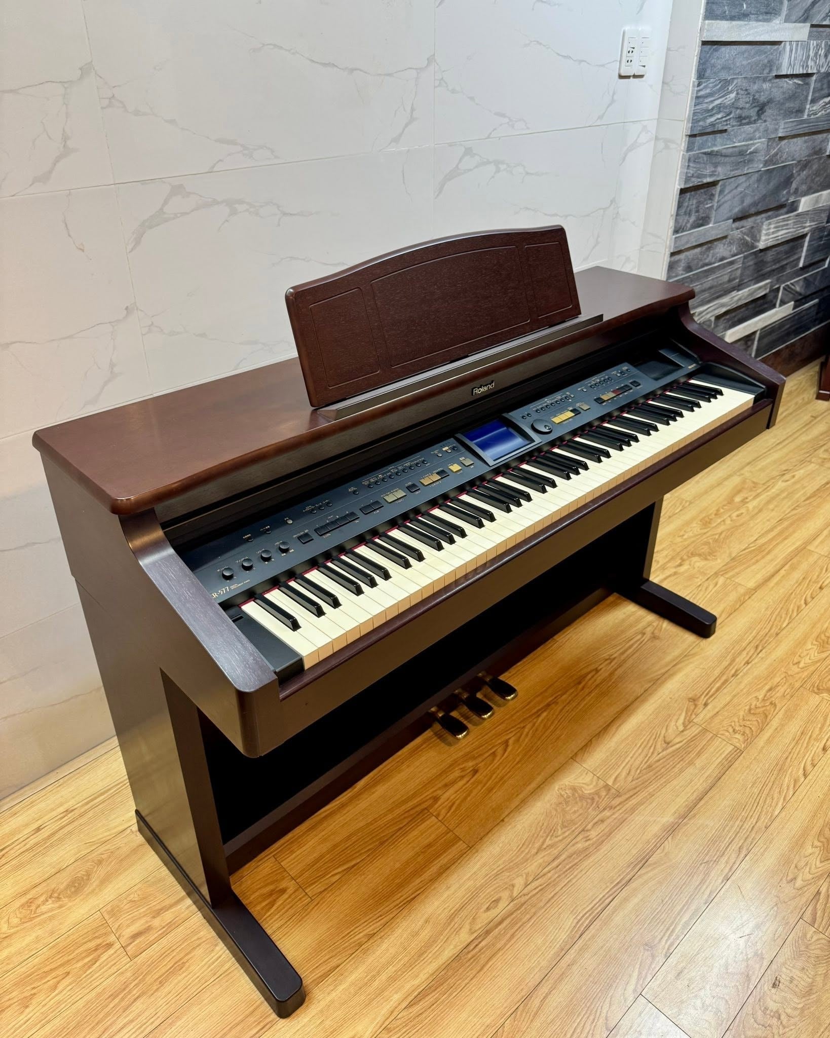 Đàn Piano Điện Roland KR577
